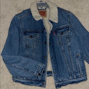 Levi’s women’s borg jacket size large